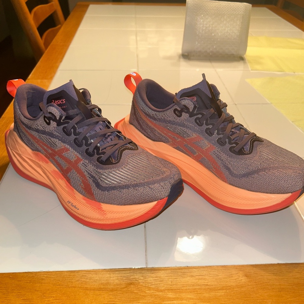 **Asics Superblast 2 Wmn sz 8